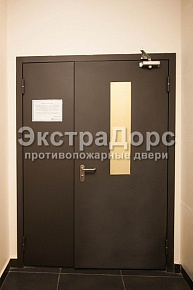 Коричневая противопожарная дверь ДОП